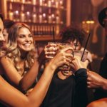 Jak spędzić czwartkowy wieczór w Krakowie ze znajomymi ze studiów? – Pomysły na dobry start weekendu