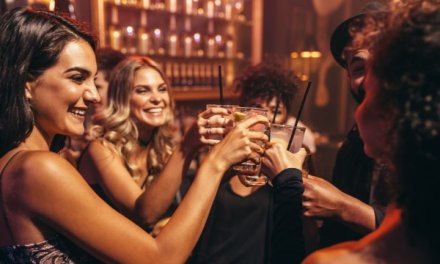 Jak spędzić czwartkowy wieczór w Krakowie ze znajomymi ze studiów? – Pomysły na dobry start weekendu